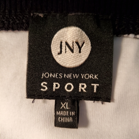 Jones New York Junior's Top  EUC - Picture 2 of 5